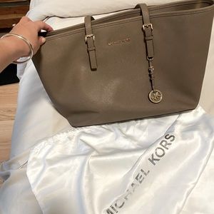 Michael Kors Large Saffiano Leather Tote Bag with laptop pocket inside